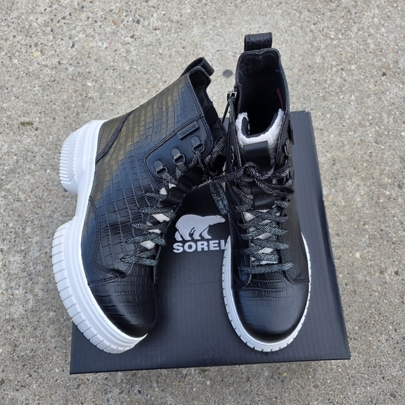 Sorel Shoes - Sorel Lace Lux Boots Women Size 9